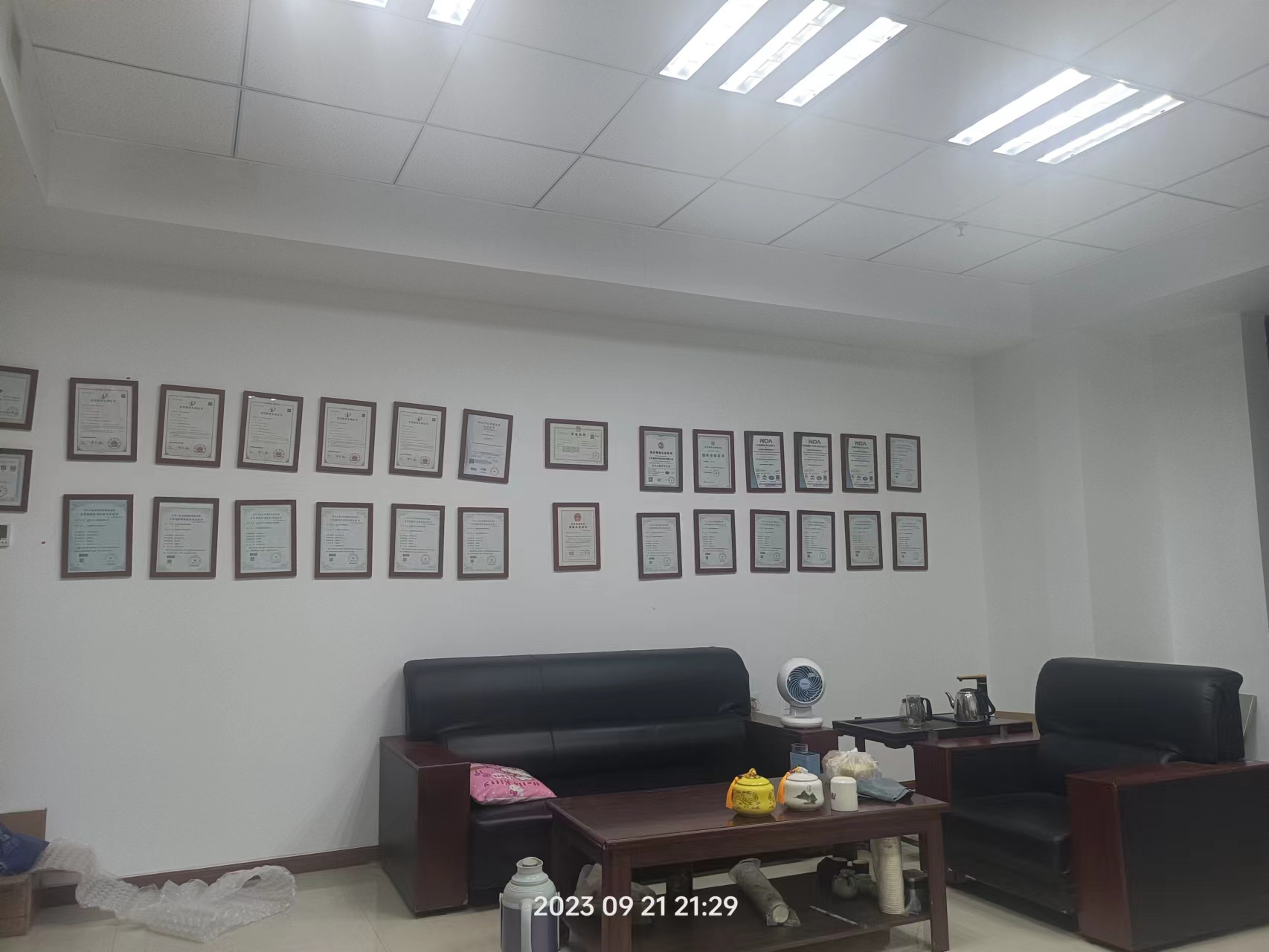 办公室一角.jpg 办公室一角.jpg
